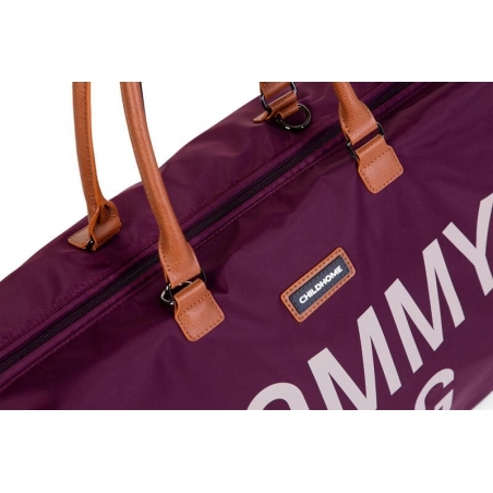 Découvrez la qualité des finitions du sac Mommy Bag Childhome Aubergine