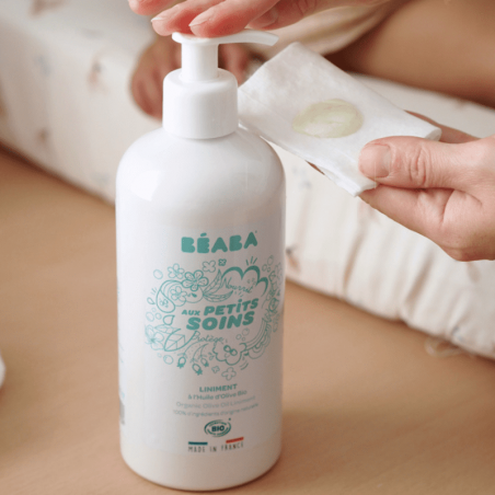 Liniment Bio Aux Petits soins Béaba : flacon avec pompe très pratique